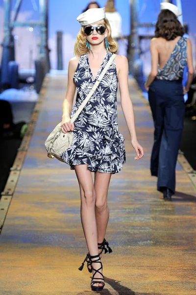 Look 10